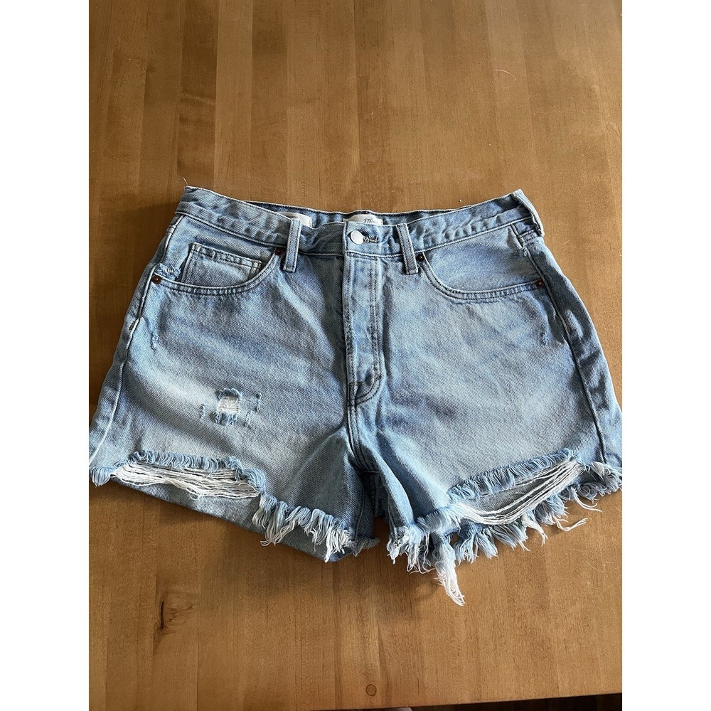 Universal Thread Women's 90s Baggy Denim Distressed Shorts Mid Rise Sz 8 Light